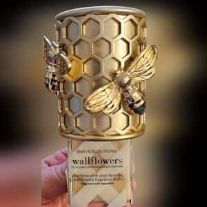 Vintage Bath & Body Works Wallflower Diffuser Plug-in, Bee Cuff